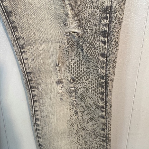 EoEo Best Fit Distressed Jeans NWT size 11 - Picture 5 of 9